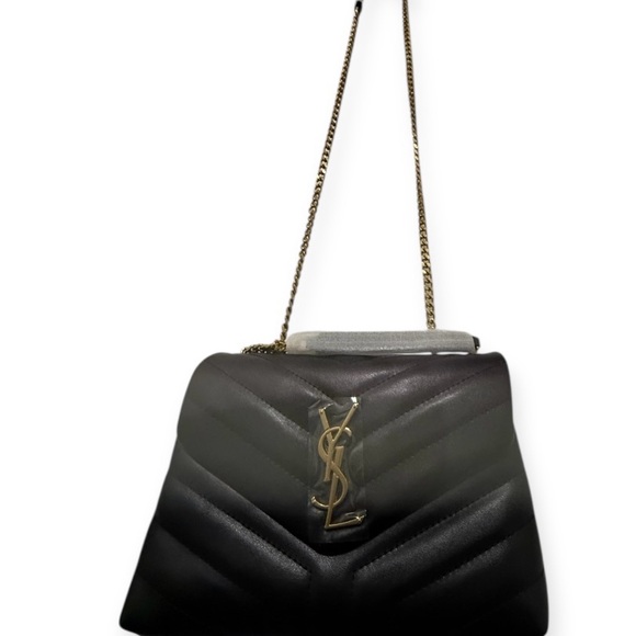 Yves Saint Laurent Handbags - Yves Saint Laurent Bolso de hombro Loulou Matelasse Chevron de cuero pequeño